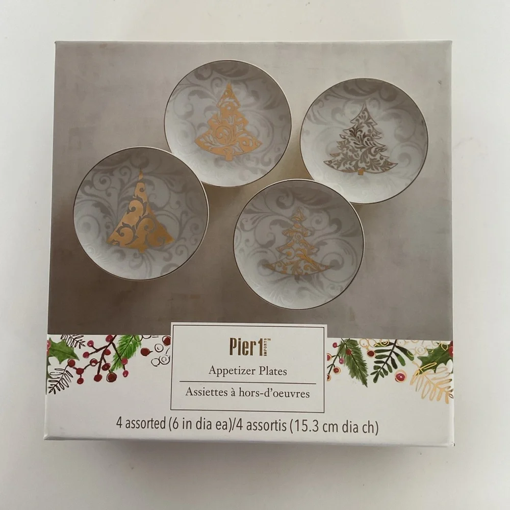 Pier 1 Christmas Tree Appetizer Plates set of Four. NWT